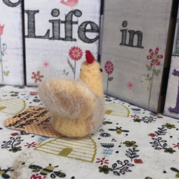 COPY - Set of 4 handmade needle felted chickens hens - Picture 13 of 16